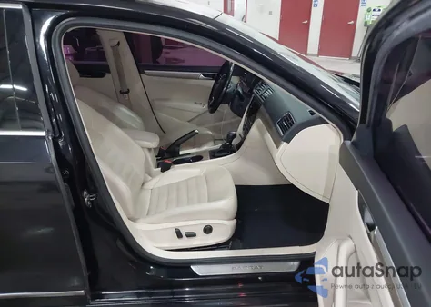 2017 Volkswagen Passat 1.8T Sel Premium z USA, uszkodzony, nr VIN 1VWCT7A37HC067756